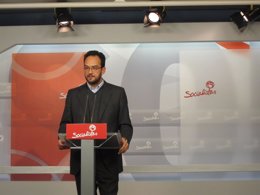Antonio Hernando, en rueda de prensa en la sede del PSOE en Ferraz