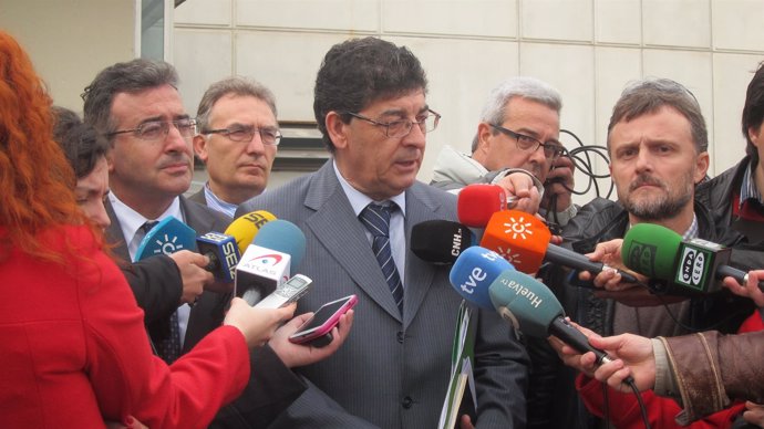 El vicepresidente de la Junta de Andalucía, Diego Valderas, junto a José Fiscal.