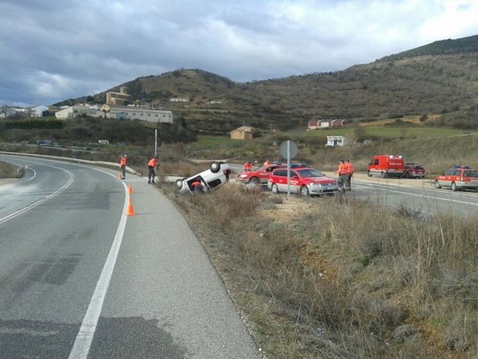 Patrullas de la Policía Foral en el lugar del accidente