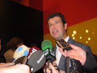 Ruiz dice que declaraciones Valcárcel "son siempre acertadas" pero que tiene "muchos apoyos" y está "muy fuerte"