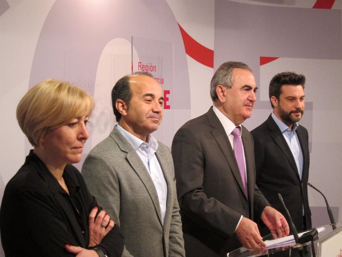 Los responsables del PSOE en rueda de prensa