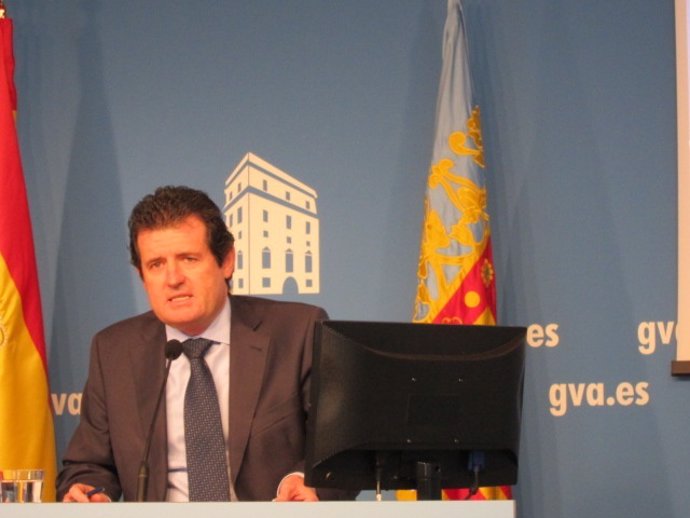 José Císcar en rueda de prensa tras el pleno del Consell
