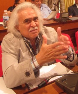 Rafael Gómez sentado en el Pleno del Ayuntamiento de Córdoba