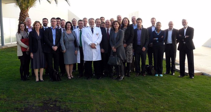 Delegados de la sanidad británica visitan el Hospital de La Ribera