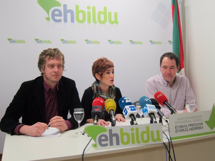 Ramírez, Ruiz y Lasa, de EH Bildu, en la rueda de prensa