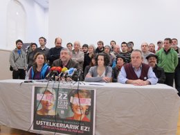 Representantes de Kontuz en la rueda de prensa