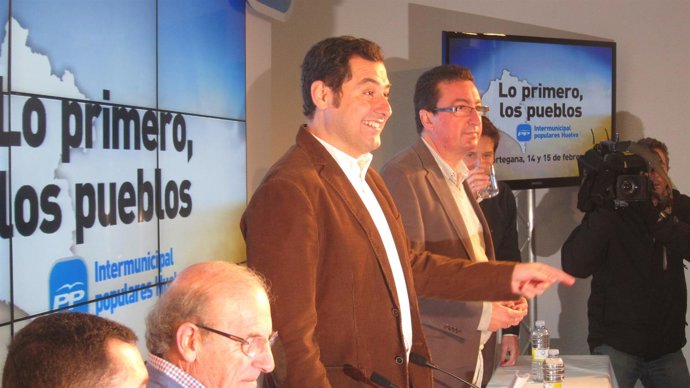 El candidato a la presidencia del PP-A, Juan Manuel Moreno, en Cortegana.