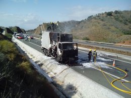 Camión incendiado en la autovía A-7 sentido Almería