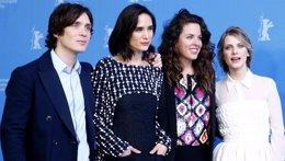La cineasta Claudia Llosa posa con Murphy, Connelly y Laurent