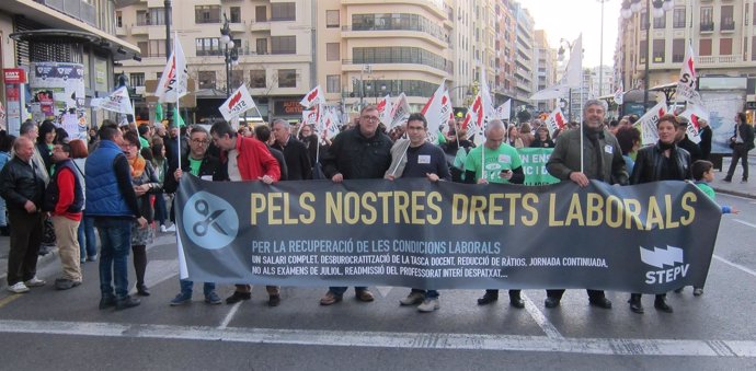 Docentes en la manifestación de Valencia
