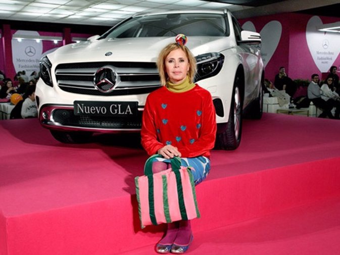 Agatha Ruiz de la Prada llena de corazones el Mercedes-Benz Living de MBFWM