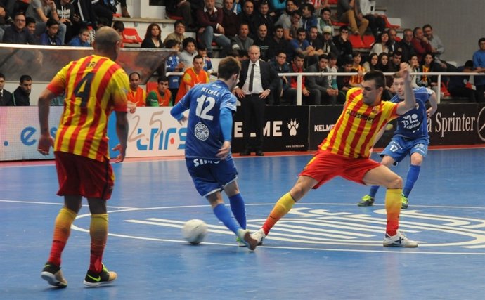 Sergio Lozano en un partido ante el Peníscola