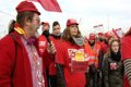 Una nueva protesta de los trabajadores de Coca-Cola recorre las calles de la localidad de Fuenlabrada