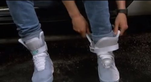 Tomad nota Pepsi y Mattel, confirmadas las Nike con robocordones de Regreso al f