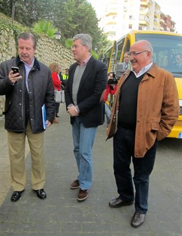 Fernández de Moya (c), con García Anguita y Ruiz, antes de atender a la prensa.