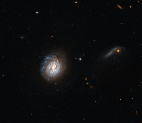 Hubble capta una galaxia infrarroja luminosa