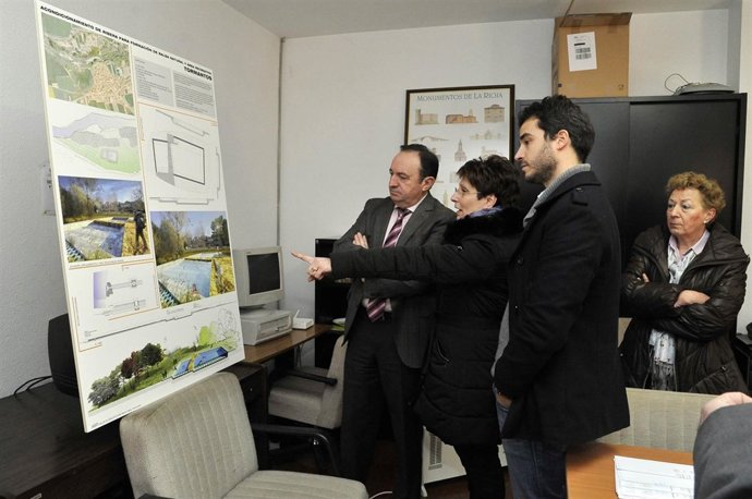 Sanz observa el proyecto en Tormantos