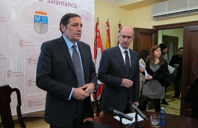 Antonio Sáez Aguado, junto al presidente de la Diputación de Salamanca