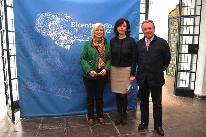 Ceballos, entre Martínez y Gutiérrez, en la presentación