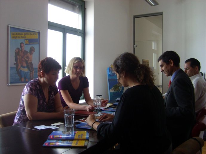 Acción puerta a puerta presentación destino congresos 