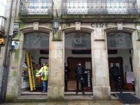 Los ocupantes desalojados este lunes de la Sala Yago de Santiago denuncian que "no había orden de desalojo"