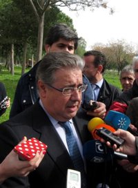 Zoido, "orgulloso de liderar la ciudad", se reúne con Moreno (PP) y le pide apoyo a los proyectos para Sevilla