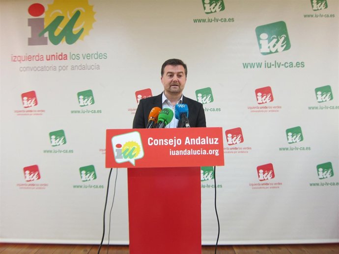 El coordinador general de IULV-CA, Antonio Maíllo, en rueda de prensa