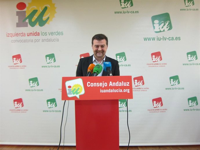 El coordinador general de IULV-CA, Antonio Maíllo, en rueda de prensa