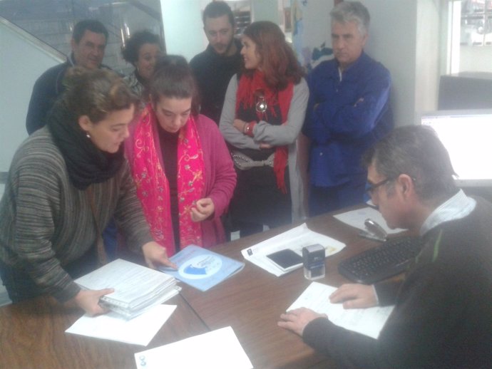 Comité de empresa del Ayuntamiento de Ayamonte presenta 3.000 firmas.