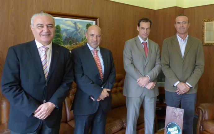 Reunión entre Cabildo y Aena