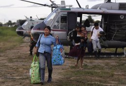 El Gobierno boliviano alquiló dos Helicópteros para tareas de rescate.