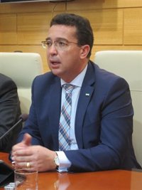 Manzano indica que en la reforma electoral cabe "todo" y conmina a ser "escrupulosos" con la comisión de estudio