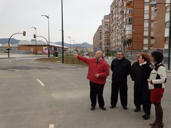 Gámez, junto a concejales socialistas, visitan el bulevar