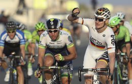 André Greipel celebra su triunfo en el Tour de Catar
