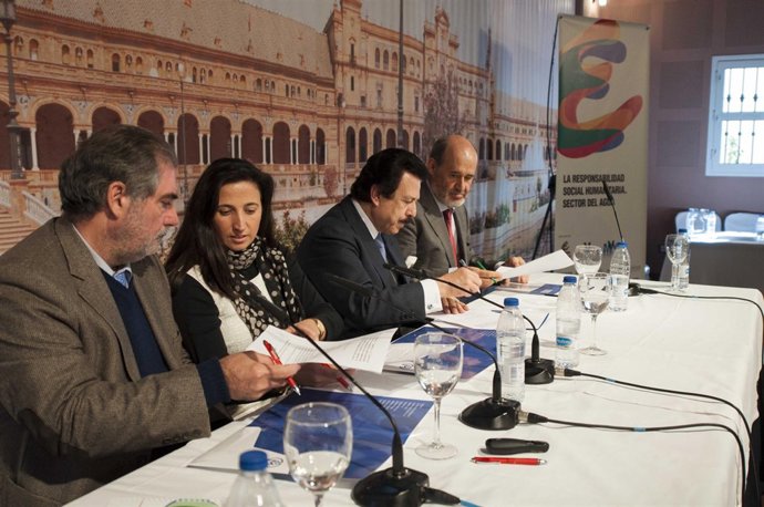 Firma de la adscripción de la empresa valenciana a esta iniciativa europea en S