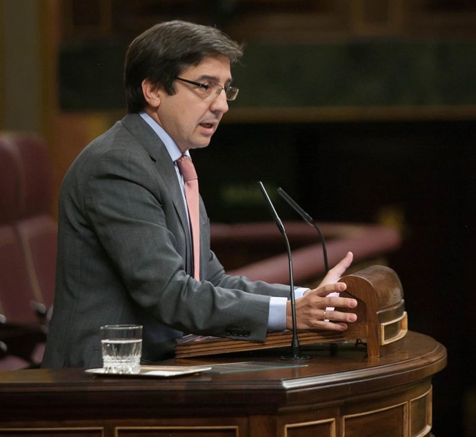 Carlos Salvador, diputado de UPN, en el hemiciclo