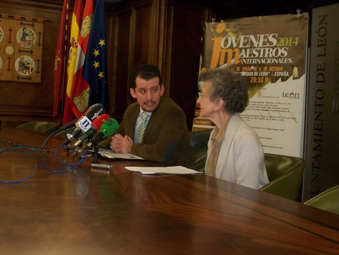 Juan Pablo García  Valadés, junto a la presidenta de Eutherpe.