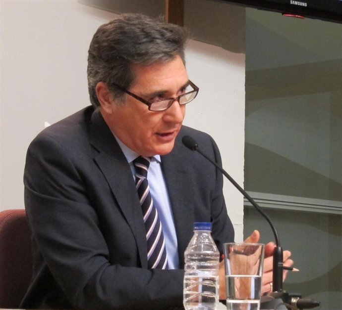 El consejero de Sanidad, Bienestar Social y Familia de Aragón, Ricardo Oliván