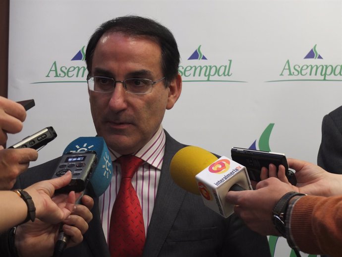 González de Lara, en declaraciones a los medios en la sede de Asempal