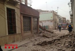 Fachada derrumbada en calle Montserrat 71 de Sabadell
