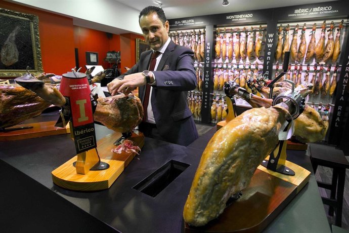 BARCELONA  21/11/2012 ENRIQUE TOMAS   FOTO  FERRAN NADEU