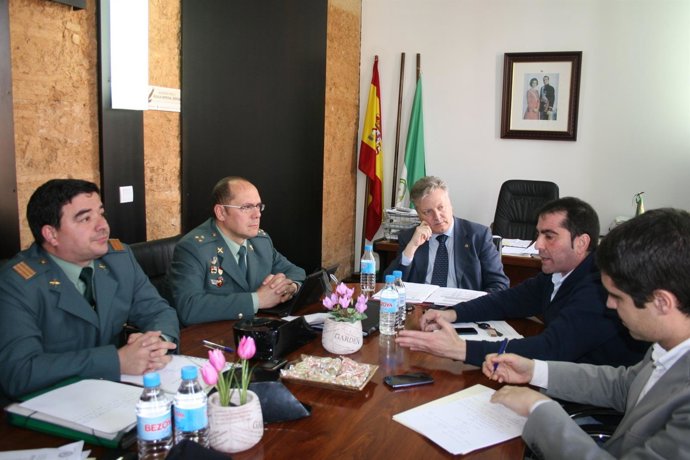 Primo Jurado (centro), durante la reunión en Posadas