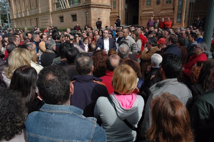 Protesta de trabajadores y vecinos de Los Palacios