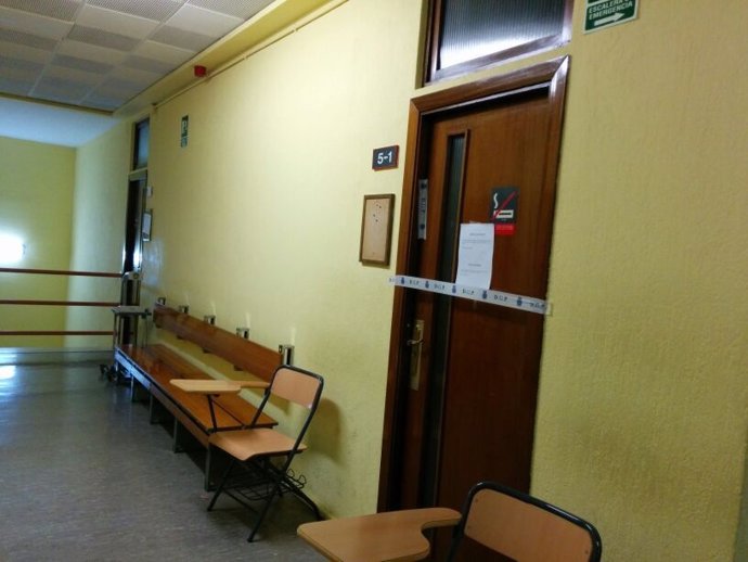 Aula de la Escuela Oficial de Idiomas cerradas tras los disparos 