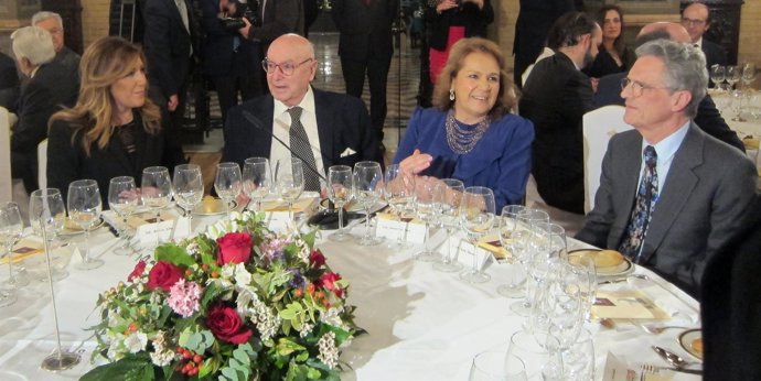 Susana Díaz, Manuel Clavero, su esposa y Luis Rojas Marcos