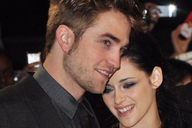 LONDON, ENGLAND - NOVEMBER 16:  Actors (L-R) Robert Pattinson and Kristen Stewar