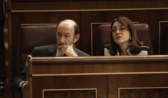 Alfredo Pérez Rubalcaba y Soraya Rodríguez en el hemiciclo