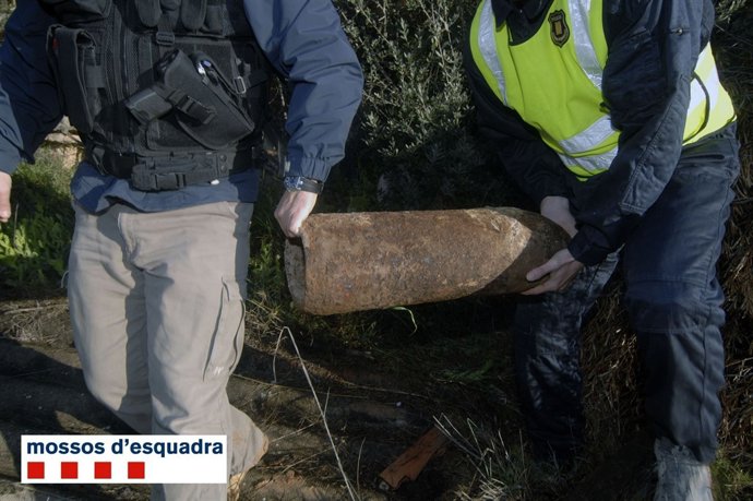 Tedax de los Mossos recogen un proyectil