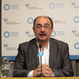 El secretario general del PSOE-Aragón, Javier Lambán, en el Centro de Prensa