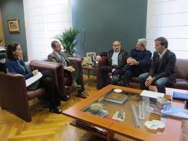 El alcalde de Murcia, Miguel Ángel Cámara, junto a representantes de las asociac